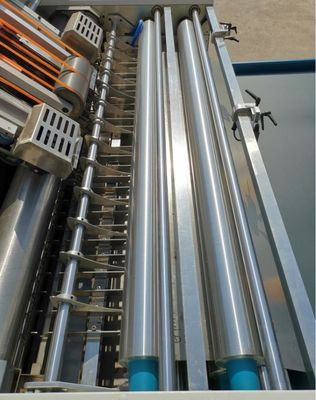 Автоматическая флют-ламинаторная машина, обеспечивающая точное ламинирование гофрокартона и повышение эффективности производства