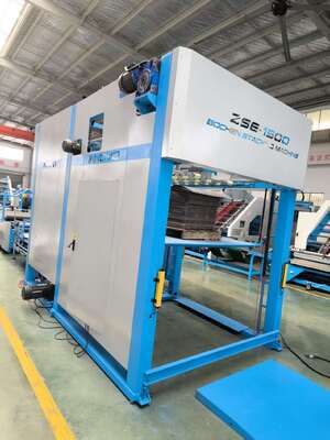 Автоматическая стаканчиковая машина автоматизирует перевод и наложение бумаги для увеличения производительности в производстве гофрированного картона